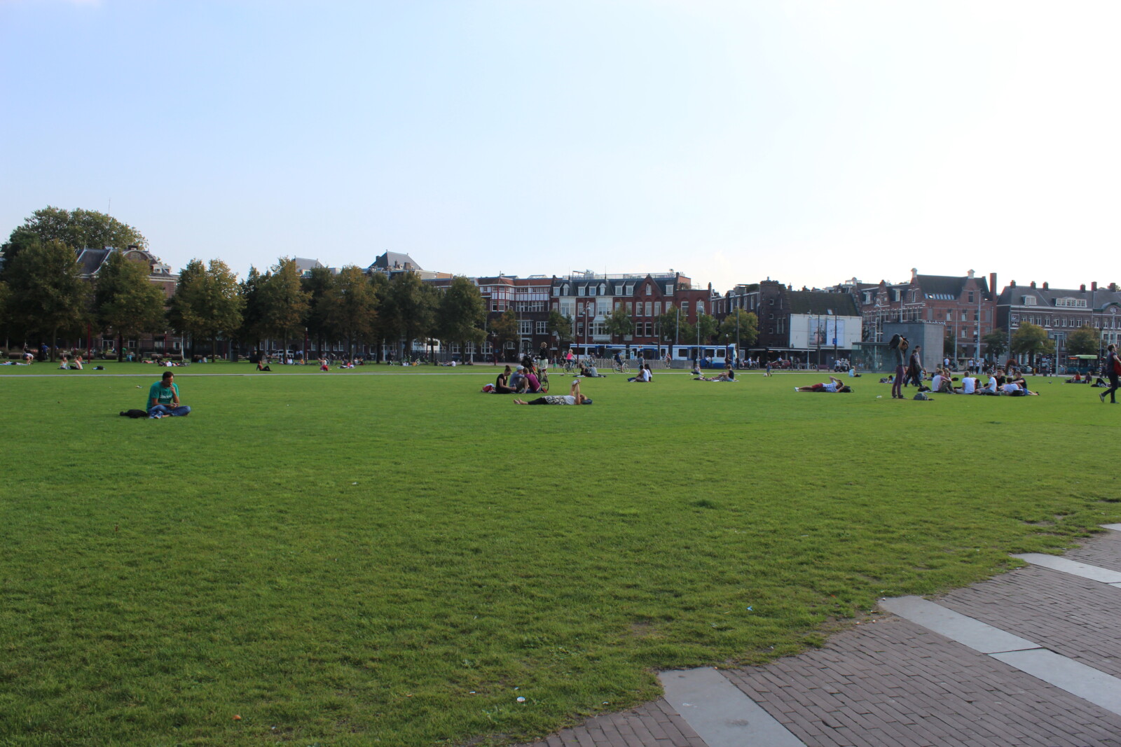 ميدان المتاحف Museumplein في أمستردام